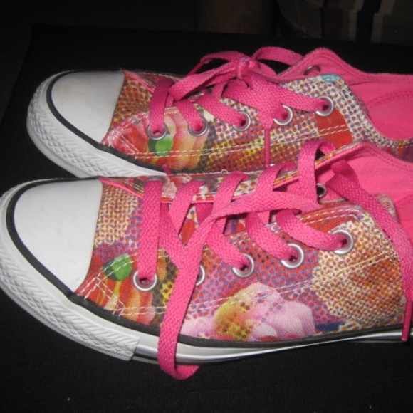 pink flower converse